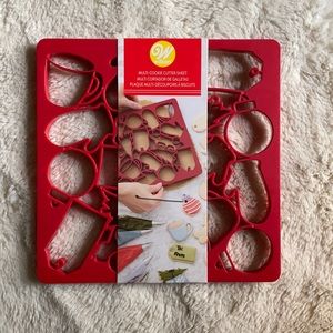 NWT Wilton Multi-Cookie Cutter